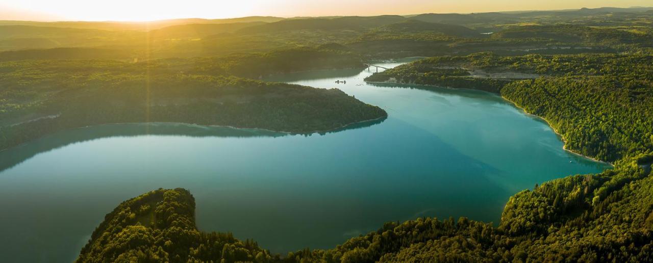 L'orgelétaine : Grande Maison Au Milieu Des Lacs Du Jura *